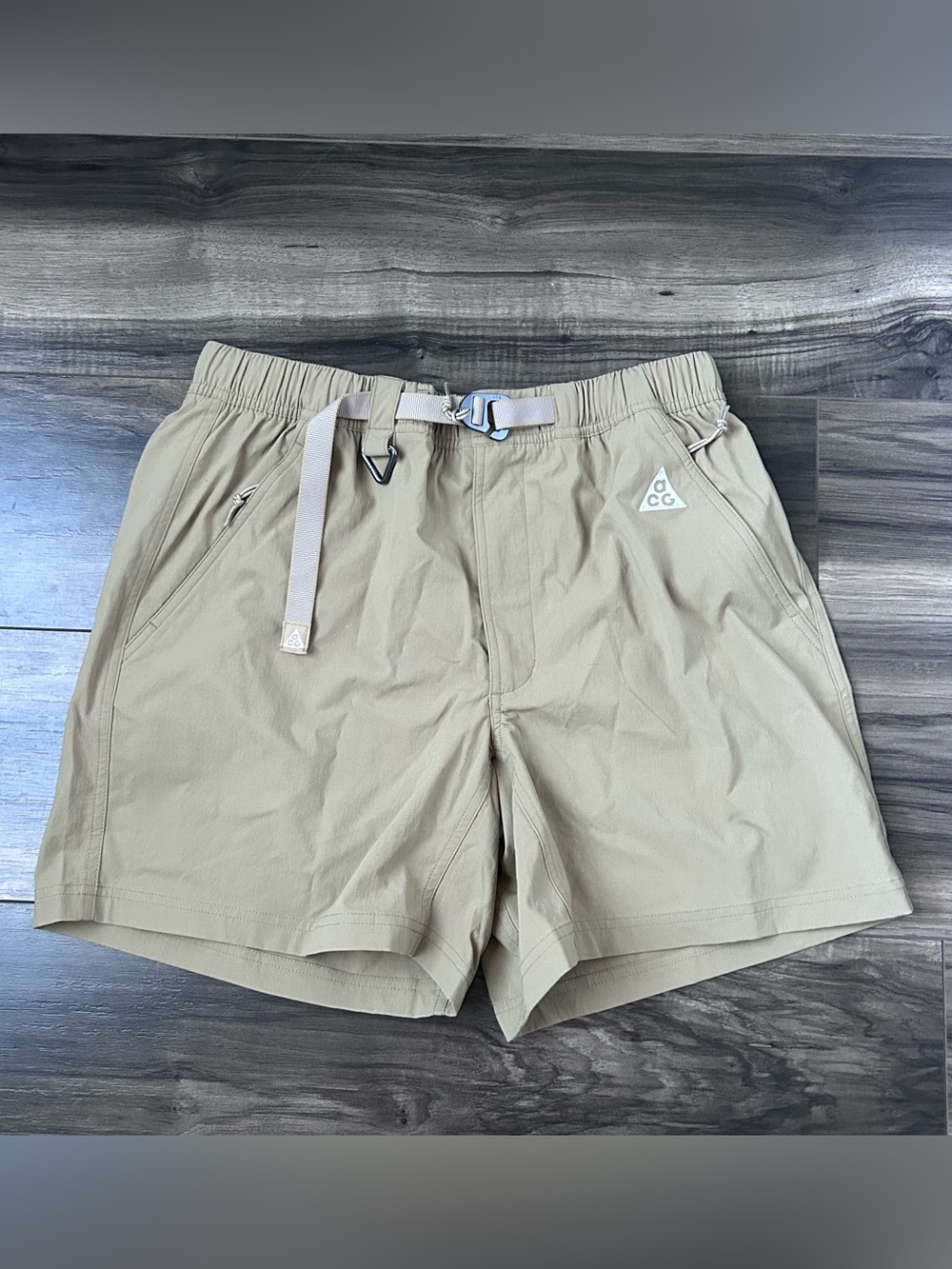 New Nike ACG Hiking Trail Shorts Loose Fit Parachute Beige Mens M FN2430-297